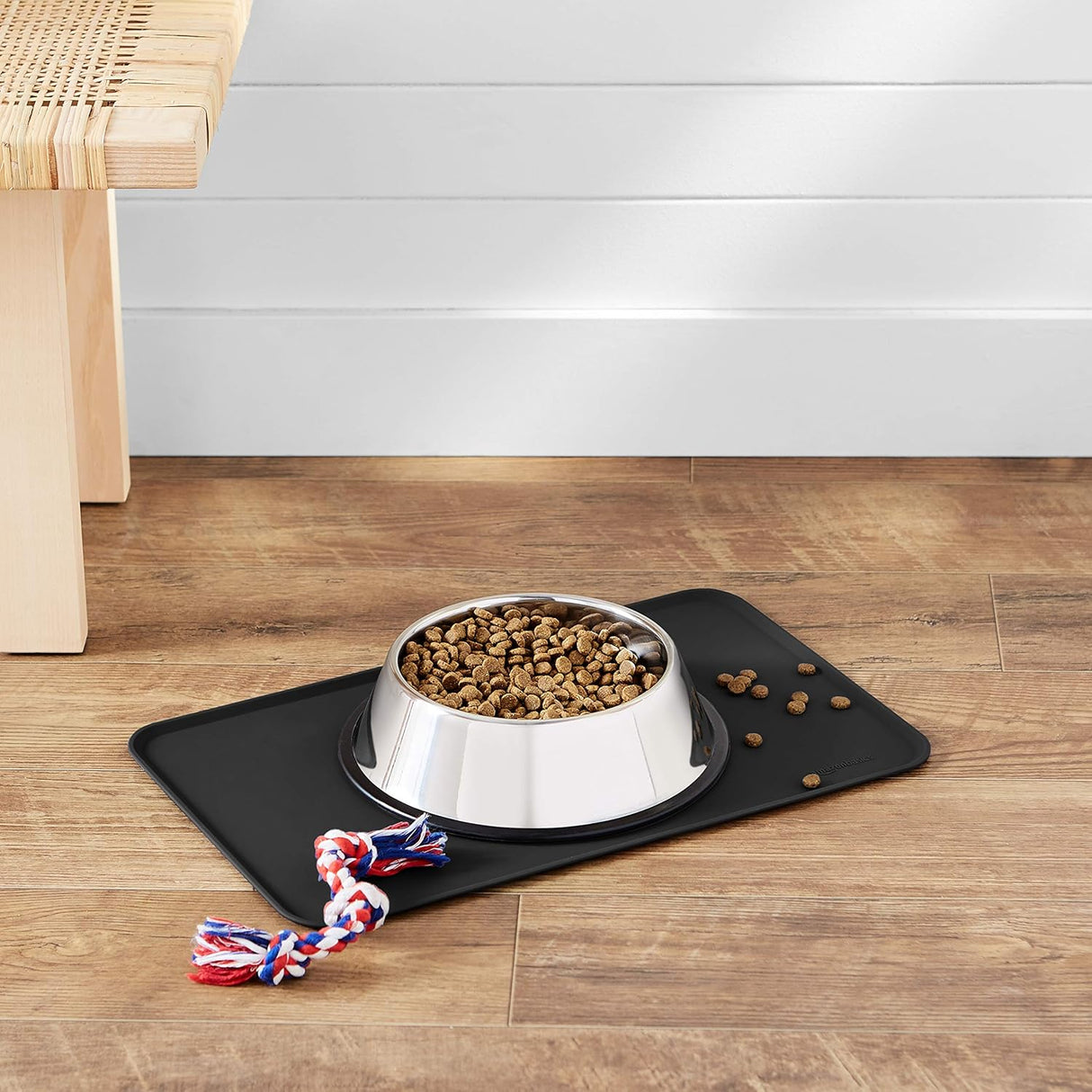 Amazon Basics Silicone Cat and Dog Food Mat Pet Feeding Mat 47 x 29 cm, Black