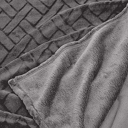 Amazon Basics - Cuddle Cloth, Embossing Pattern, Grey, 150 x 200 cm