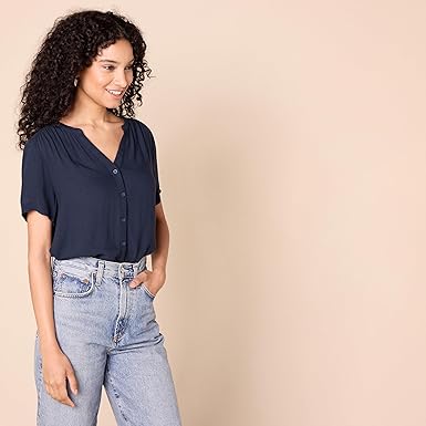 Amazon Essentials Women's Short-Sleeve Woven Blouse Marine Blue
Size L