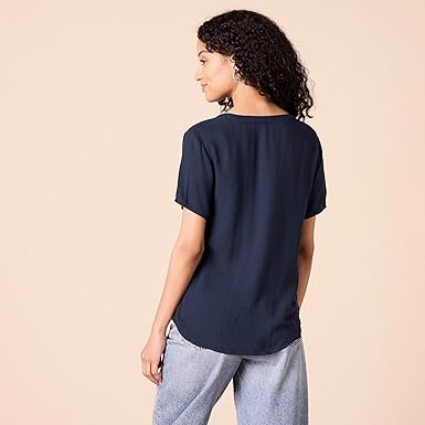 Amazon Essentials Women's Short-Sleeve Woven Blouse Marine Blue
Size L