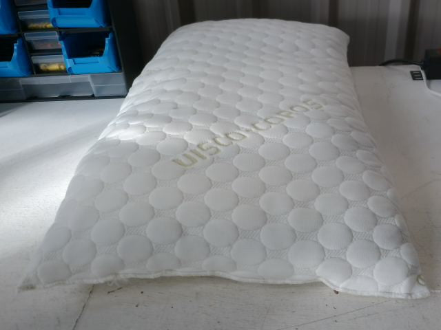 Todocama Memory Foam Cushion with Flakes 70 cm White