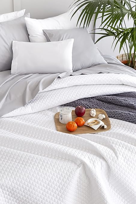 Todocama Fine Boutique Bedspread with Diamond Design White